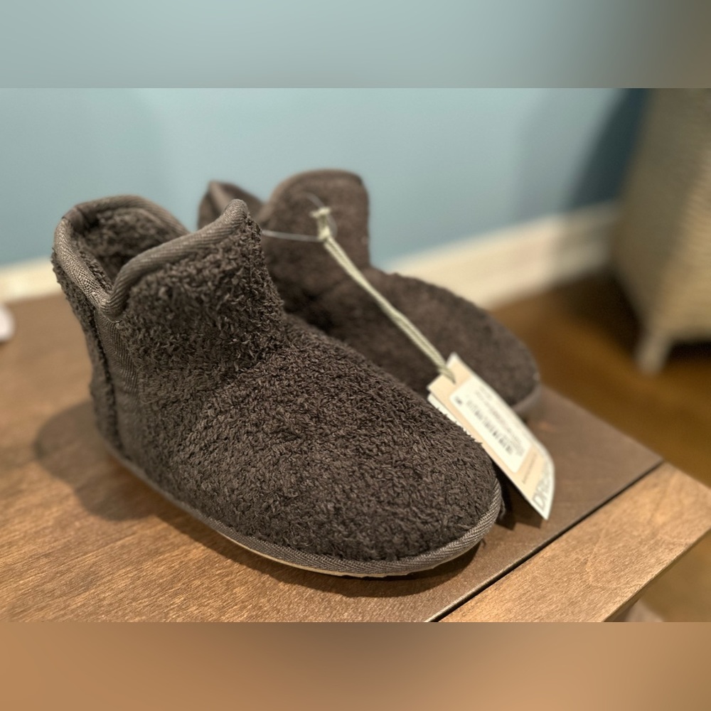 Barefoot dreams CozyChic® Youth Booties